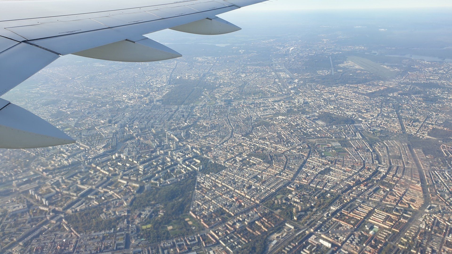 Havanna, Capitol, Bodegita de Medio, Floredita, Essen, Oldtimer, Rum, Zigarren, Vinales, Cienfuegos, Varadero, Strand, Likörfabrik, Kirche, Footballstadion, Wasserfälle, alte Eisenbahnbrücken, Trinidad, alte Lokomotive, Zuckerfabrik, Museum, MZ Moped, Gastfamilie, Schule, Lebensmittelladen, Textilwarenladen, Bank