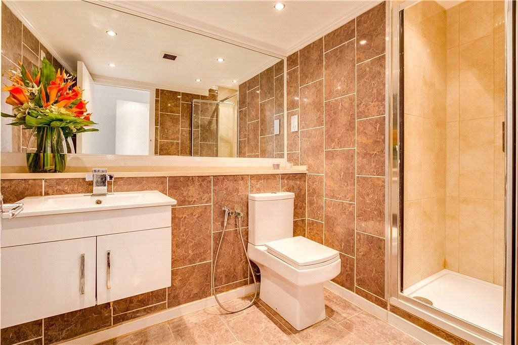 master ensuite bathroom
