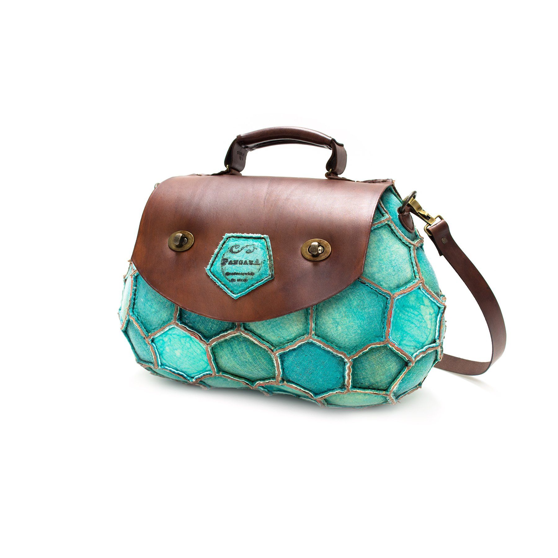 pangaea modello africa bauletto riciclo pallone calcio in pelle verde e cuoio cucita a mano ecosostenibile a tracolla