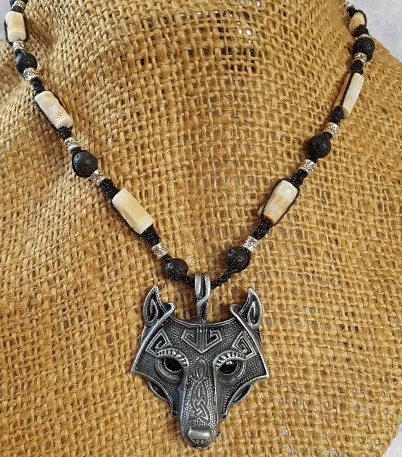 piece unique, os et pierre de lave Collier viking, os et pierre de lave