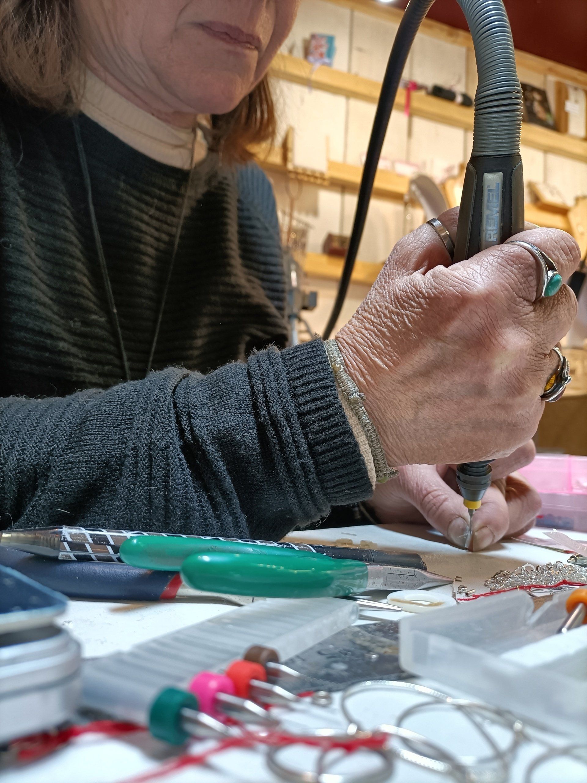 avant le montage, perçage d'une nacre perçage de nacres