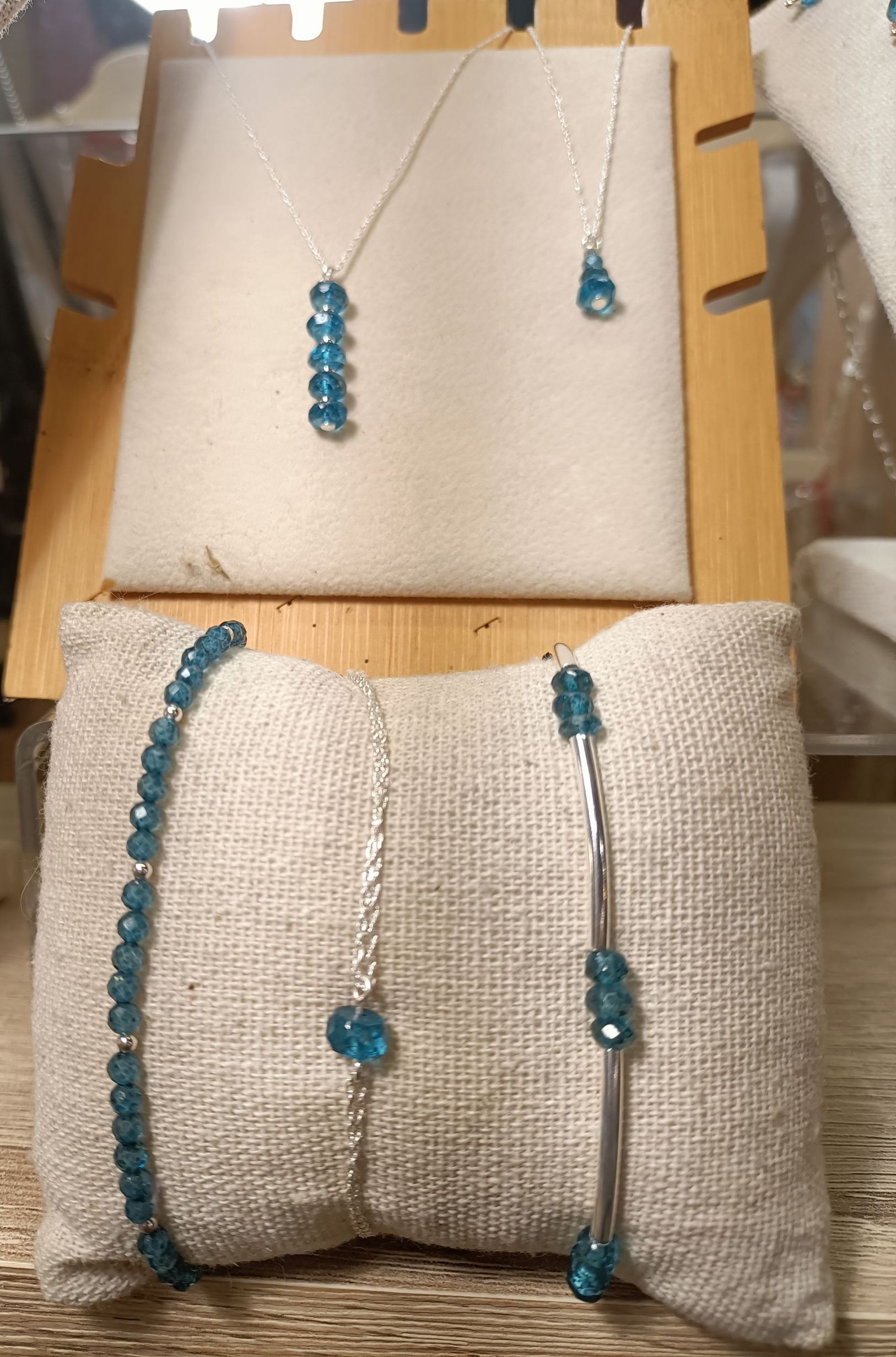 topazes facettées 6/4/2 mm colliers et bracelets en topaze blue british, argent 925/1000