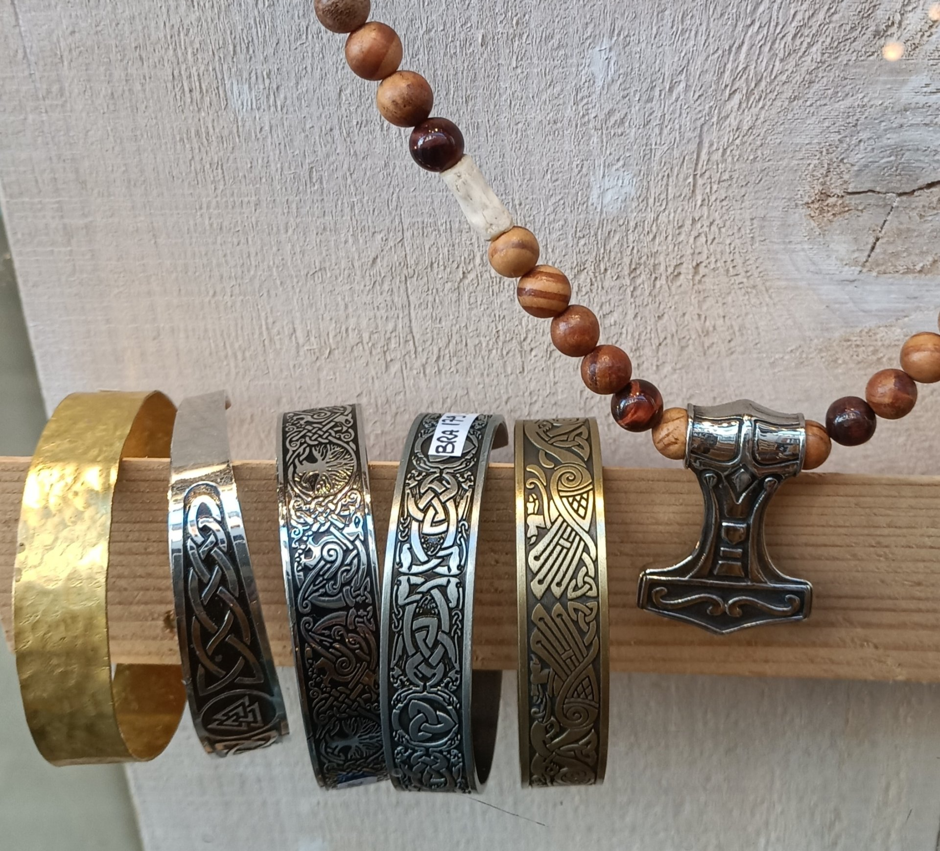 bracelets laiton martelé, acier et collier Thor