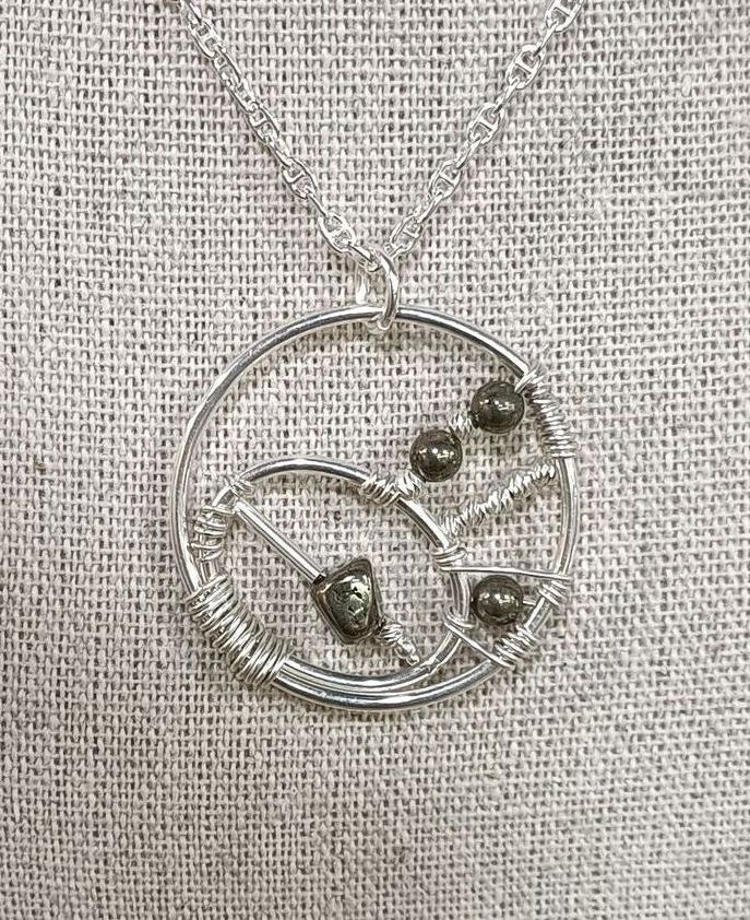 Collection saturne ou la tête dans les étoiles Pendentif argent massif et pyrite
