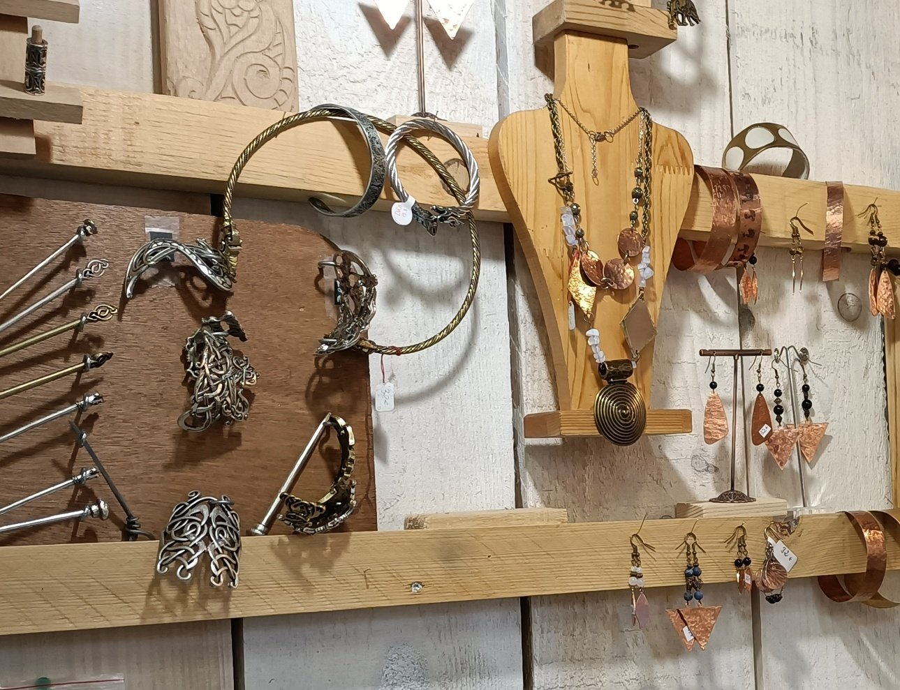accessoires et bijoux vikings Tork, barettes, colliers boucles d'oreilles vikings