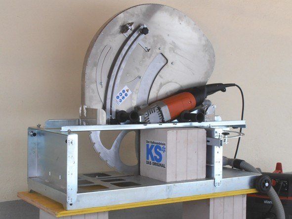 Kalksandstein sägen, Kaklsandstein schneiden, Steintrennmaschine, Blocksteinsäge, Trockenschnitt, trocken sägen, Steinsäge, Kalksandstein mauern, Bims sägen, Bims schneiden, Tischsäge