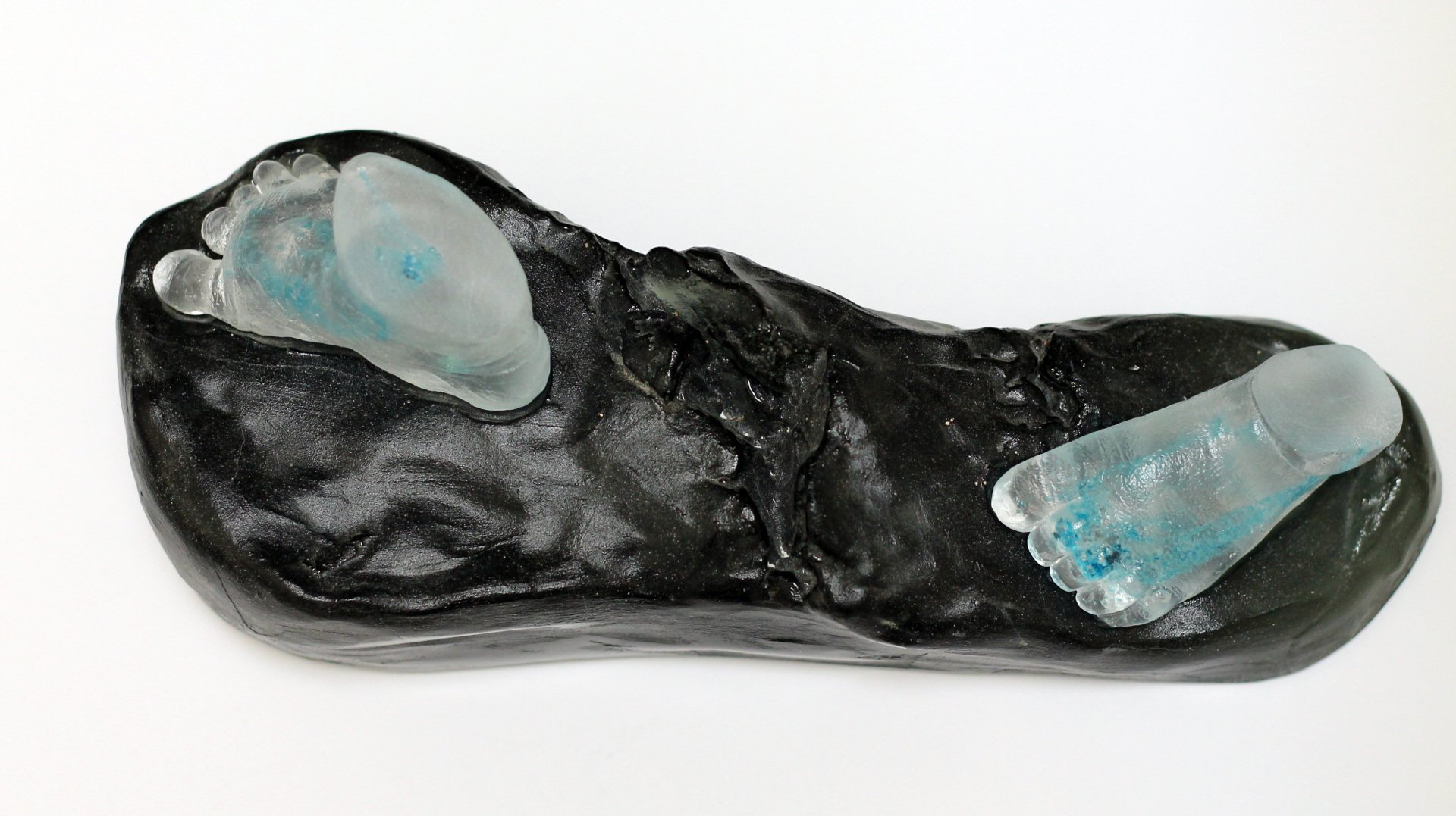 Abdrücke Babyfüße Skulptur