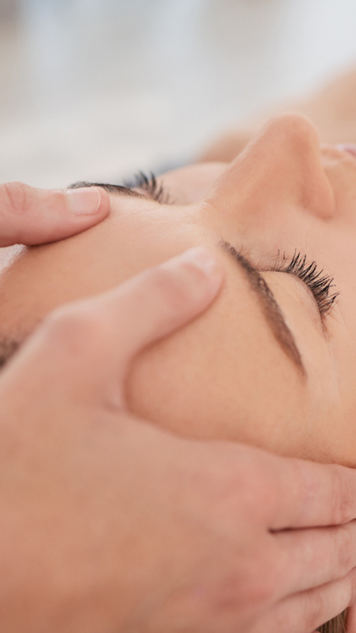 Mains sur visage Mains sur visage