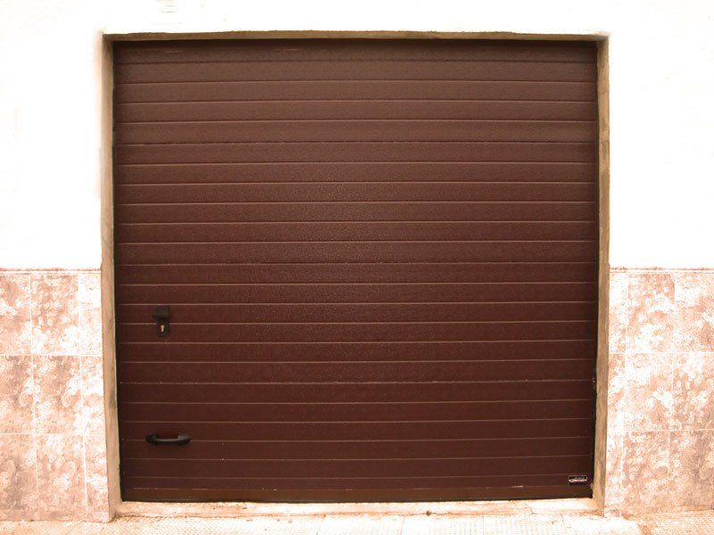 seccional acanalada marrón