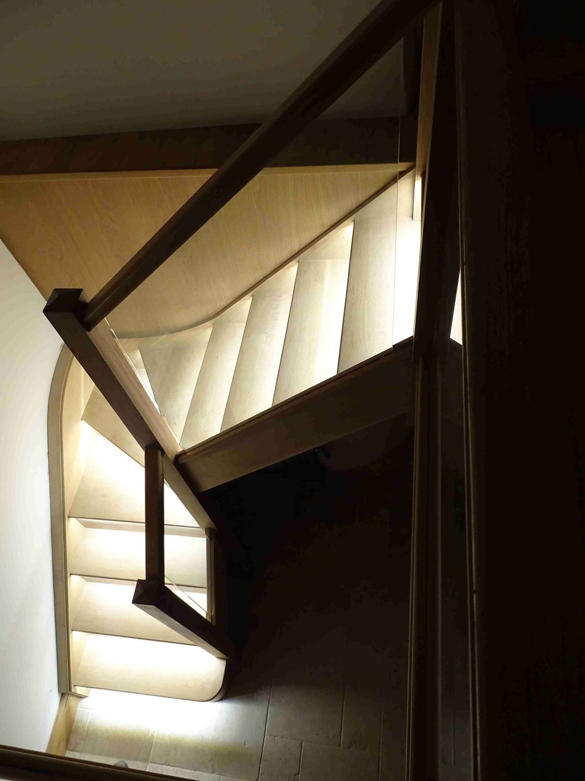 Oak staircase with LED lighting