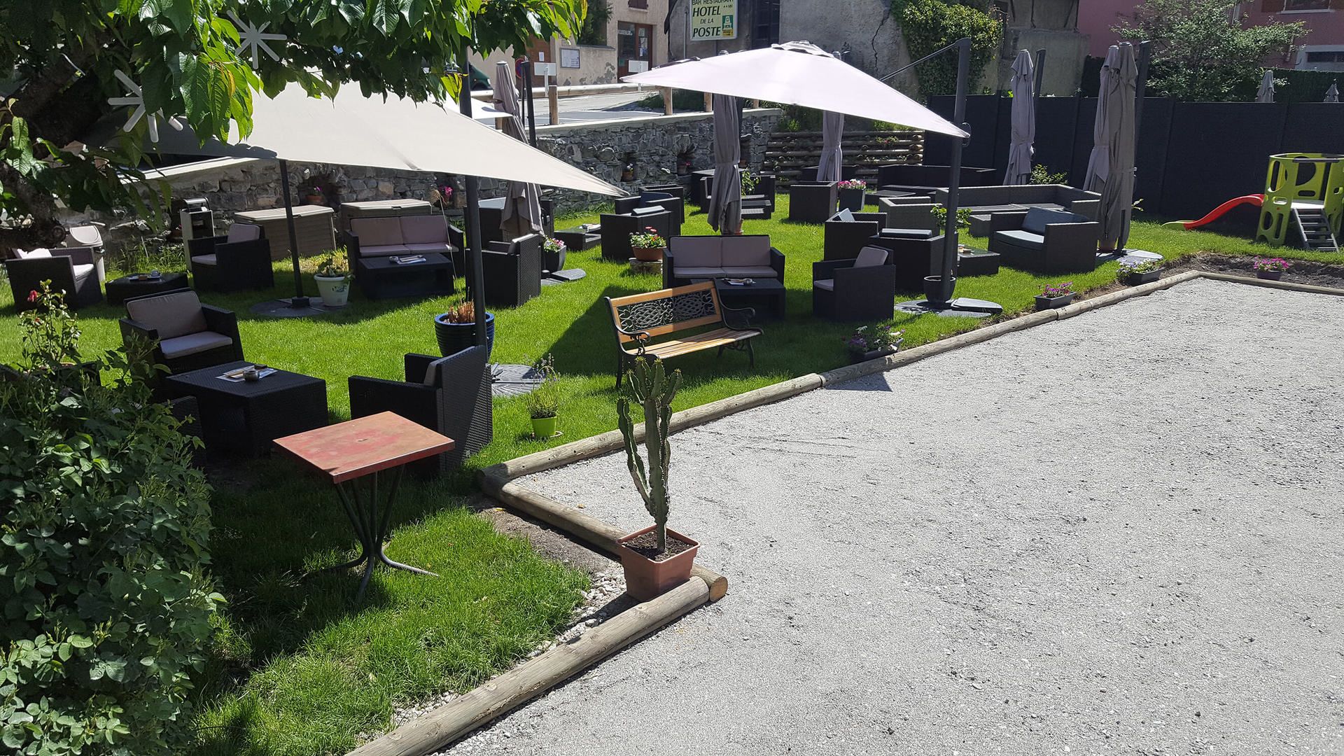 jardin parasols chaises