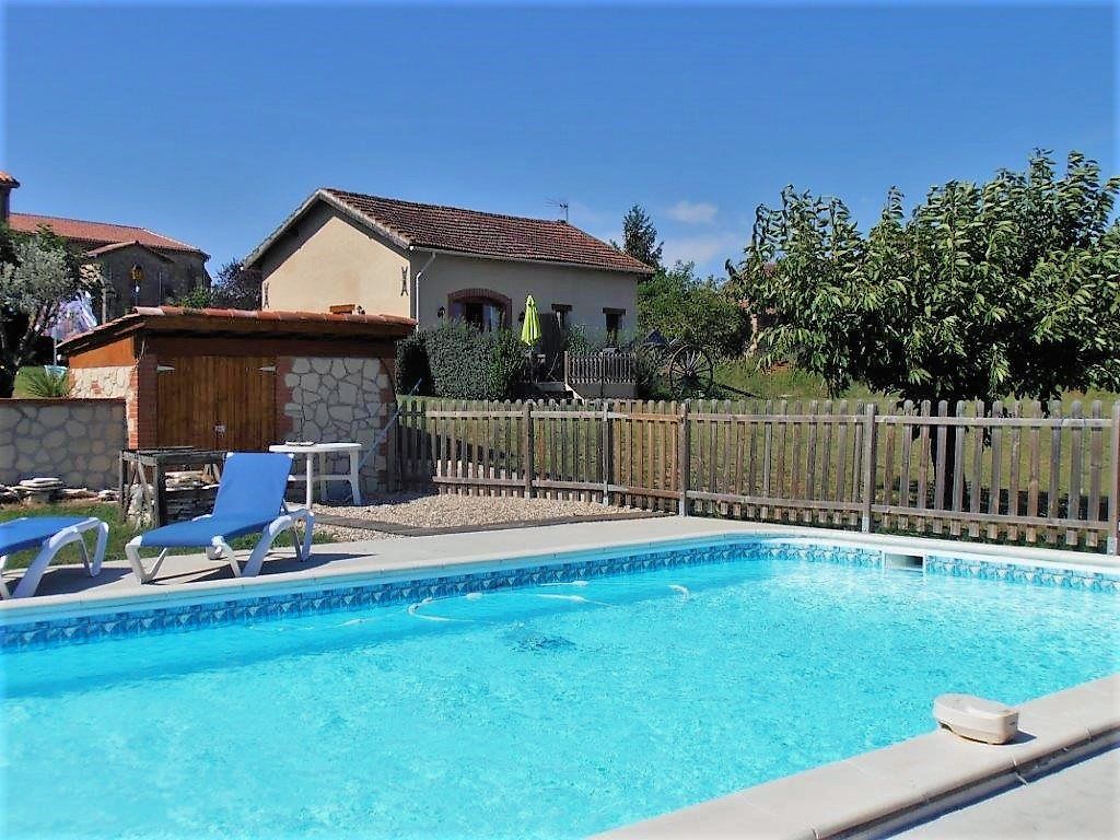 Piscine Aussac-gites Le cerisier