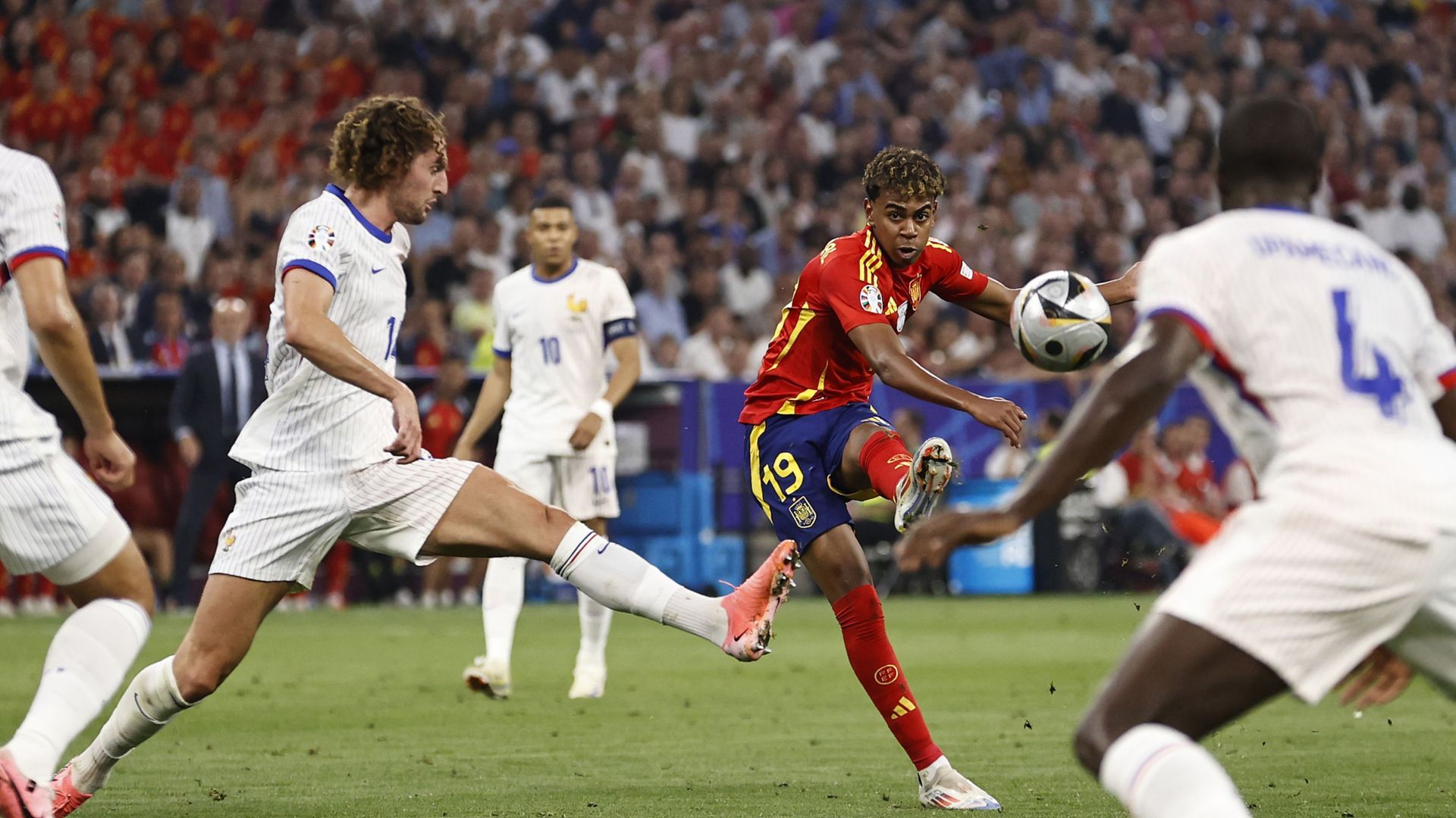 Adidas, Nike, Puma... y una marca valenciana: la batalla de las equipaciones en el Mundial 2026
