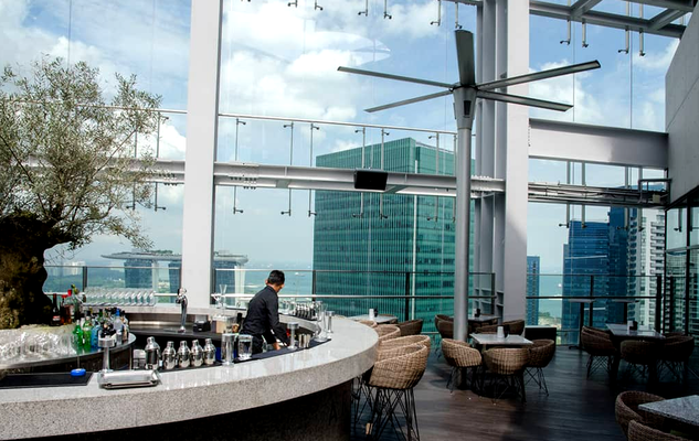 HVLS Pole Ventilatoren in verglasten Atrien