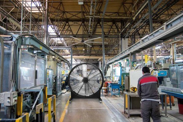 Mobile Jumbo Ventilatoren in Produktionshallen
