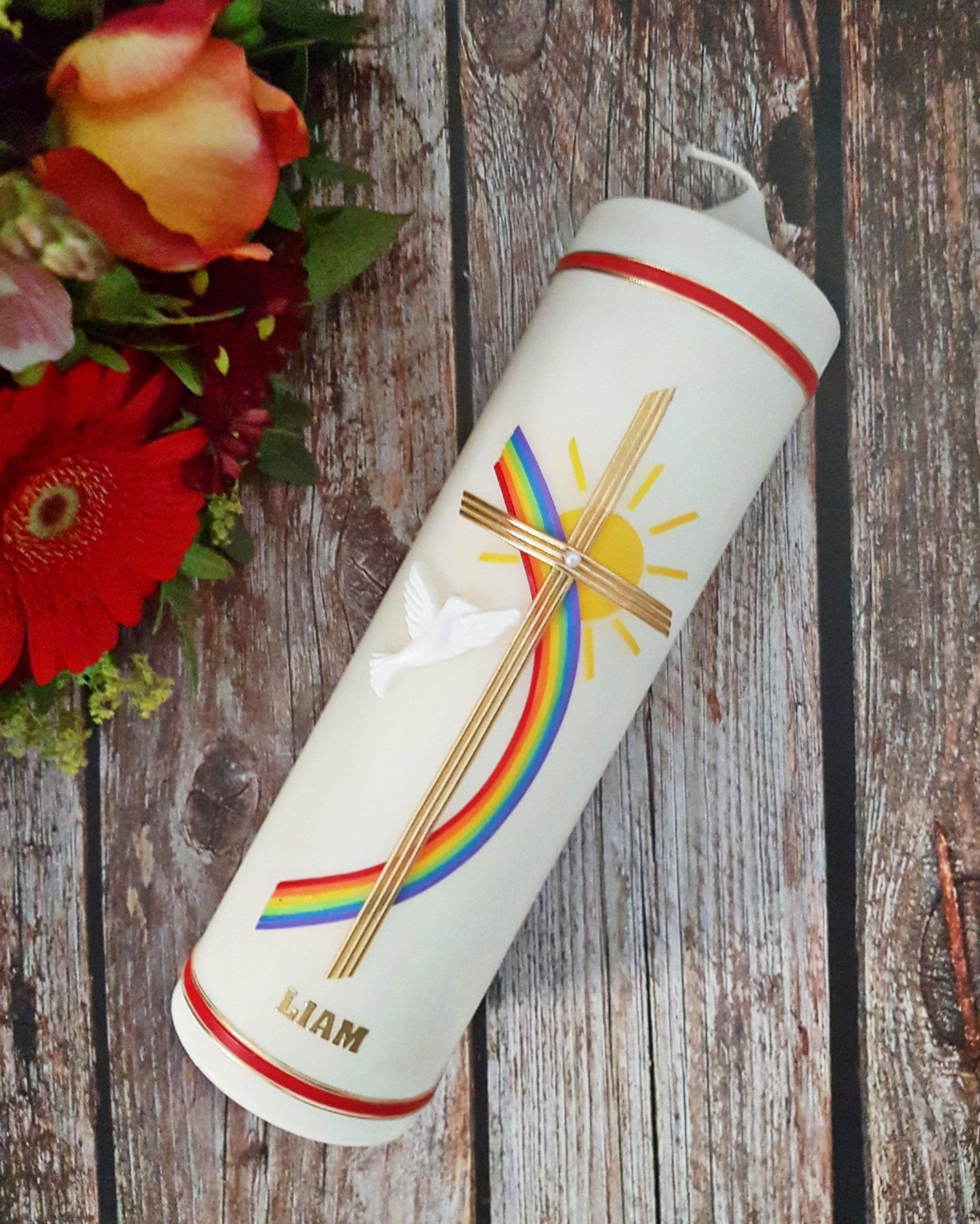 Taufkerze für Mädchen & Jungen - Regenbogen - mit Kreuz, Taube und individuelle Beschriftung von Namen und Datum