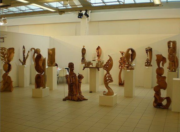 Ausstellung des Holzbildhauers Ralph Hübschmann auf der 11. Internationalen Kunstmesse Salzburg Österreich 2008