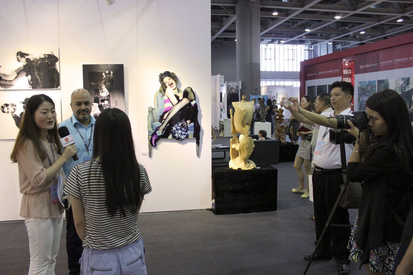 Holzbildhauer Ralph Hübschmann, Ausstellungsteilnahme auf der Art Canton - Poly World Trade Center
Guangzhou / China / 2014