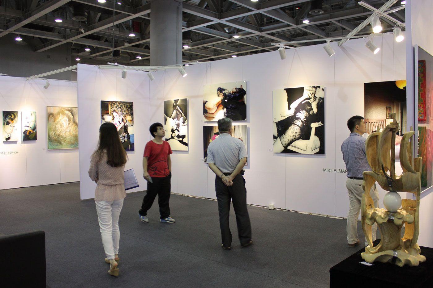 Holzbildhauer Ralph Hübschmann, Ausstellungsteilnahme auf der Art Canton - Poly World Trade Center
Guangzhou / China / 2014