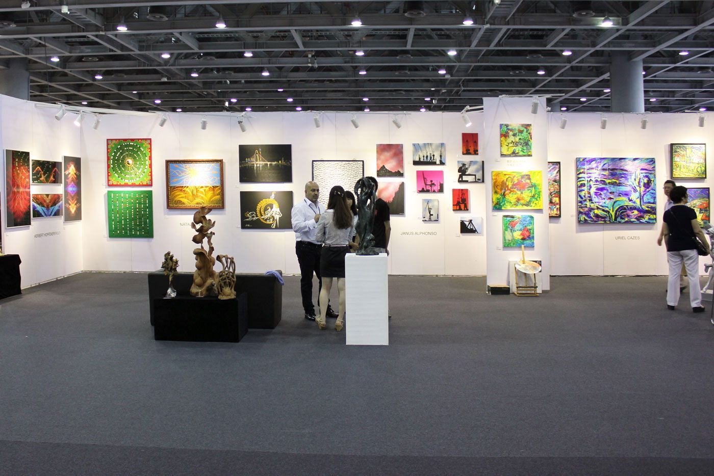 Holzbildhauer Ralph Hübschmann, Ausstellungsteilnahme auf der Art Canton - Poly World Trade Center
Guangzhou / China / 2014