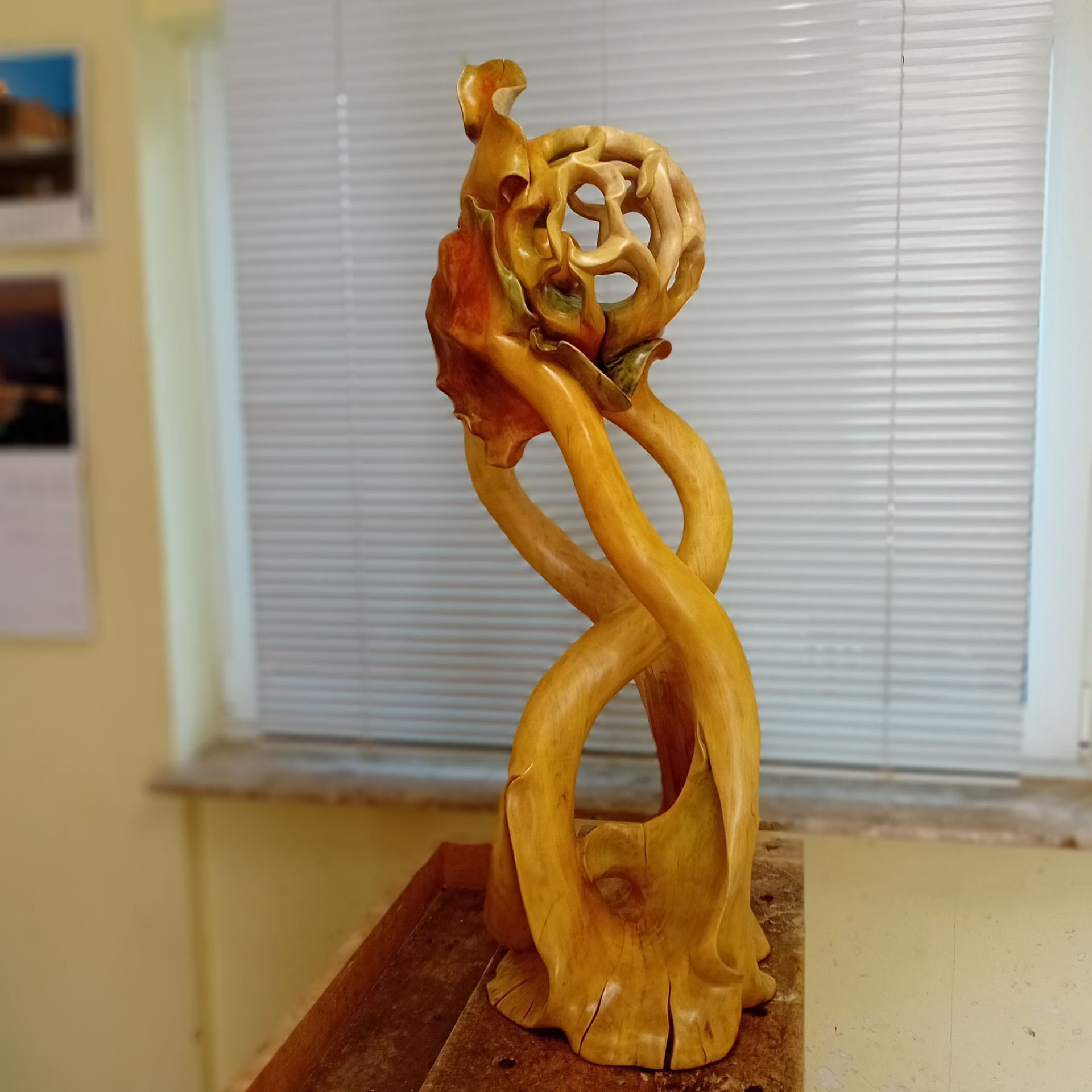 Holzskulptur Geborgenheit 3 Holzbildhauer Ralph Hübschmann