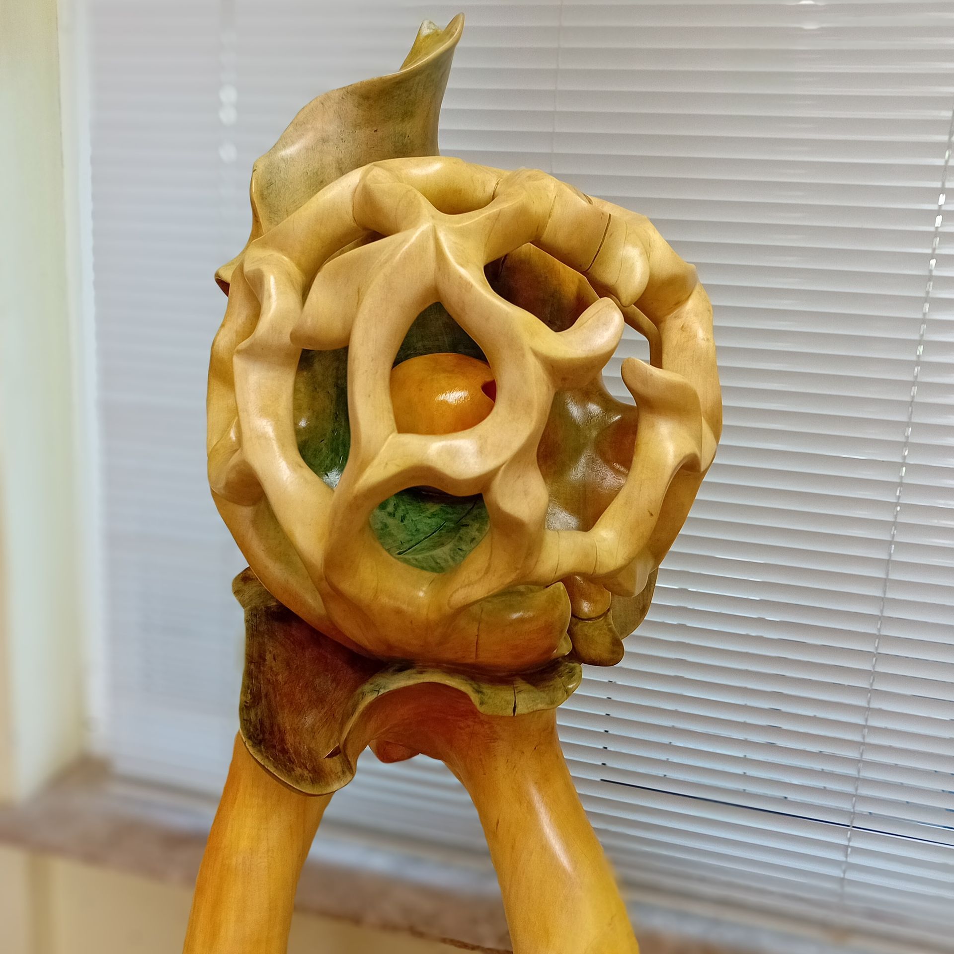 Holzskulptur Geborgenheit 3 Holzbildhauer Ralph Hübschmann