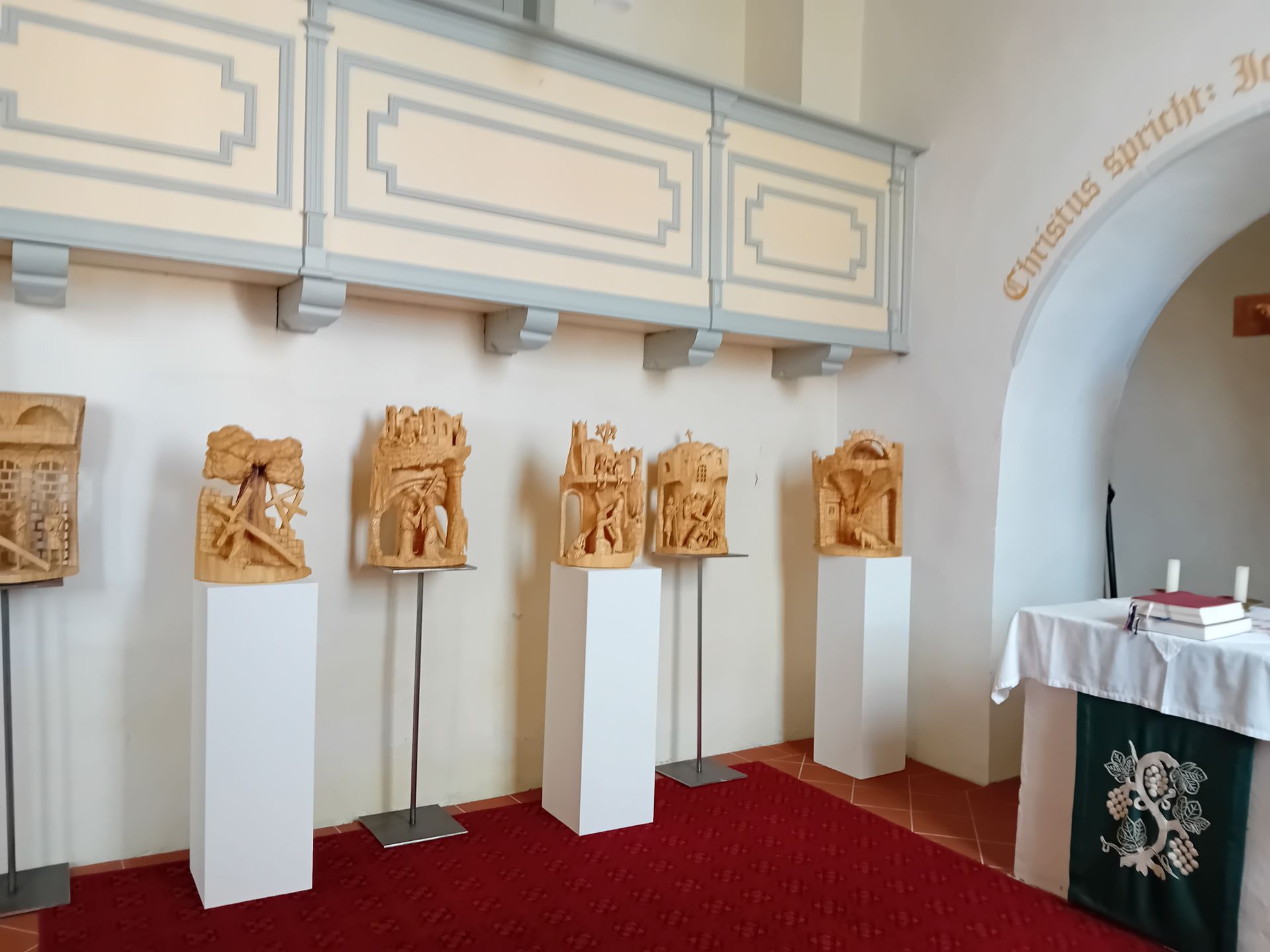 Ausstellung von Holzbildhauer Ralph Hübschmann in der