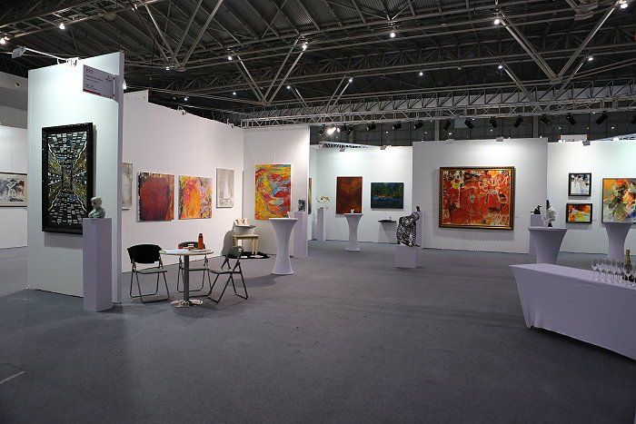 Ausstellungsteilnahme von Künstler Ralph Hübschmann auf der 21. Kunstmesse Shanghai / China 2017
