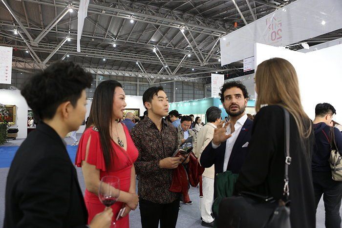 Ausstellungsteilnahme von Künstler Ralph Hübschmann auf der 21. Kunstmesse Shanghai / China 2017