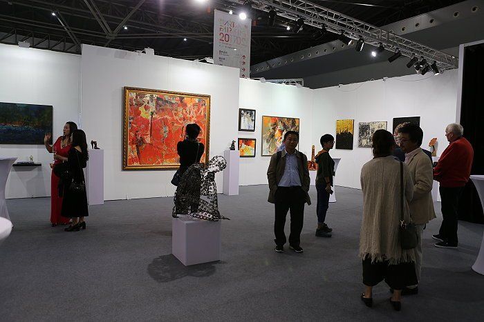 Ausstellungsteilnahme von Künstler Ralph Hübschmann auf der 21. Kunstmesse Shanghai / China 2017