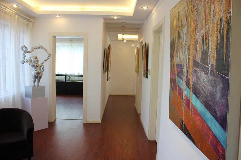 Ausstellungsteilnahme von Künstler Ralph Hübschmann an der Galerieeröffnung - Pashmin Art Galerie
Shanghai / China 2018