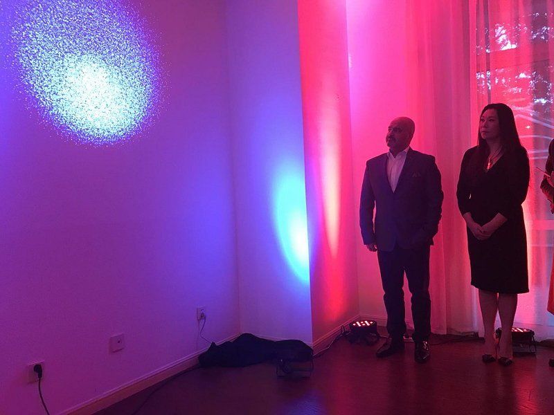 Ausstellung des Holzbildhauers Ralph Hübschmann Galerieeröffnung Shanghai China durch Pashmin Art Galerie