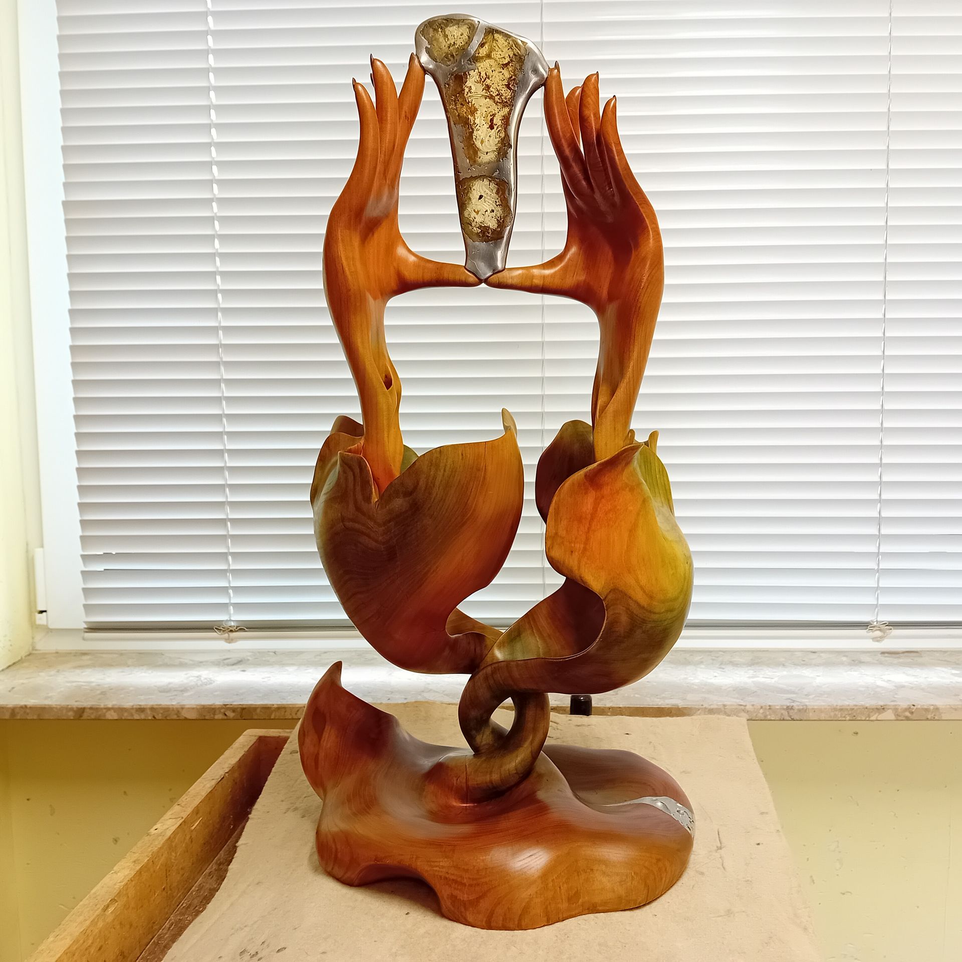 Holzskulptur Verantwortung 1 Holzbildhauer Ralph Hübschmann