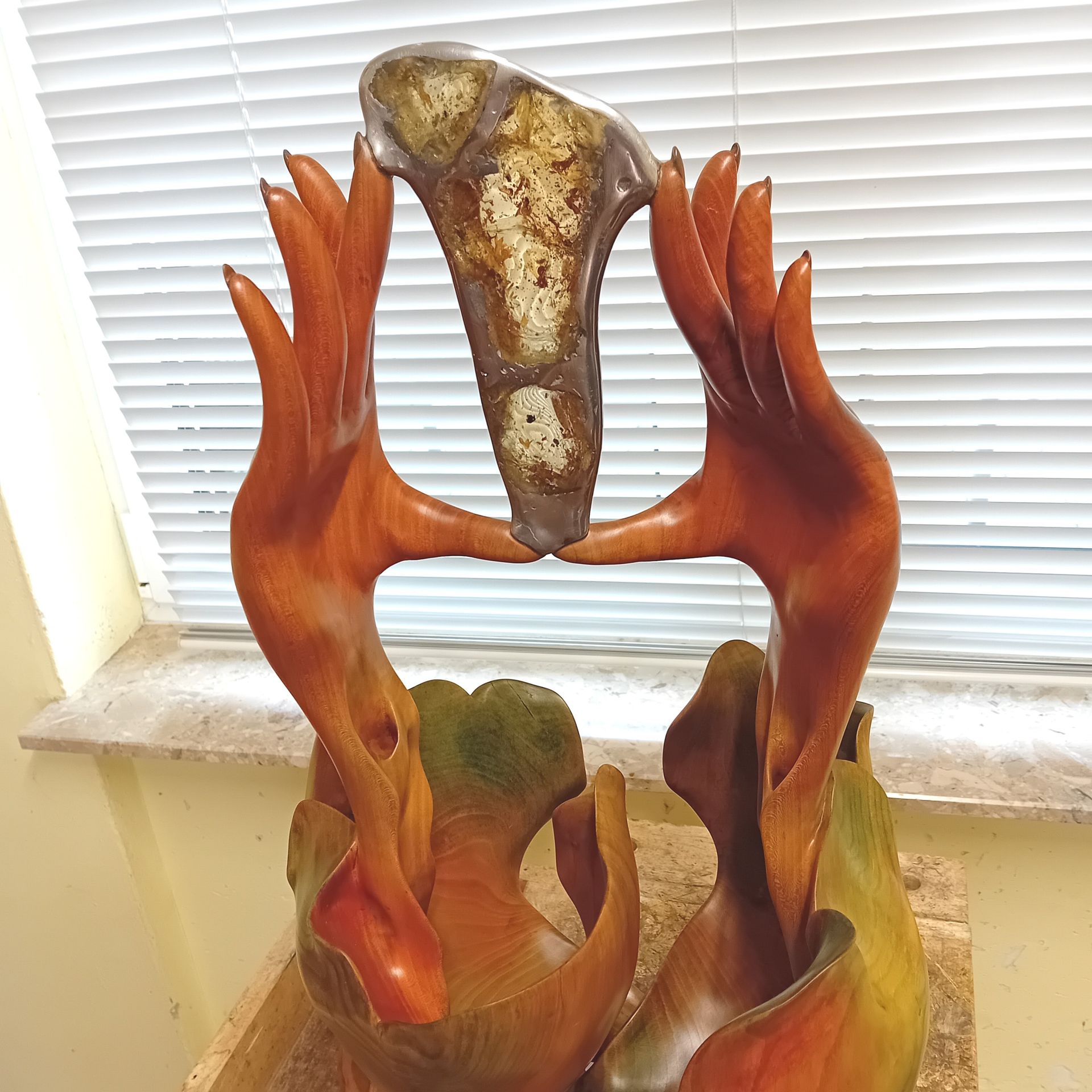 Holzskulptur Verantwortung 1 Holzbildhauer Ralph Hübschmann