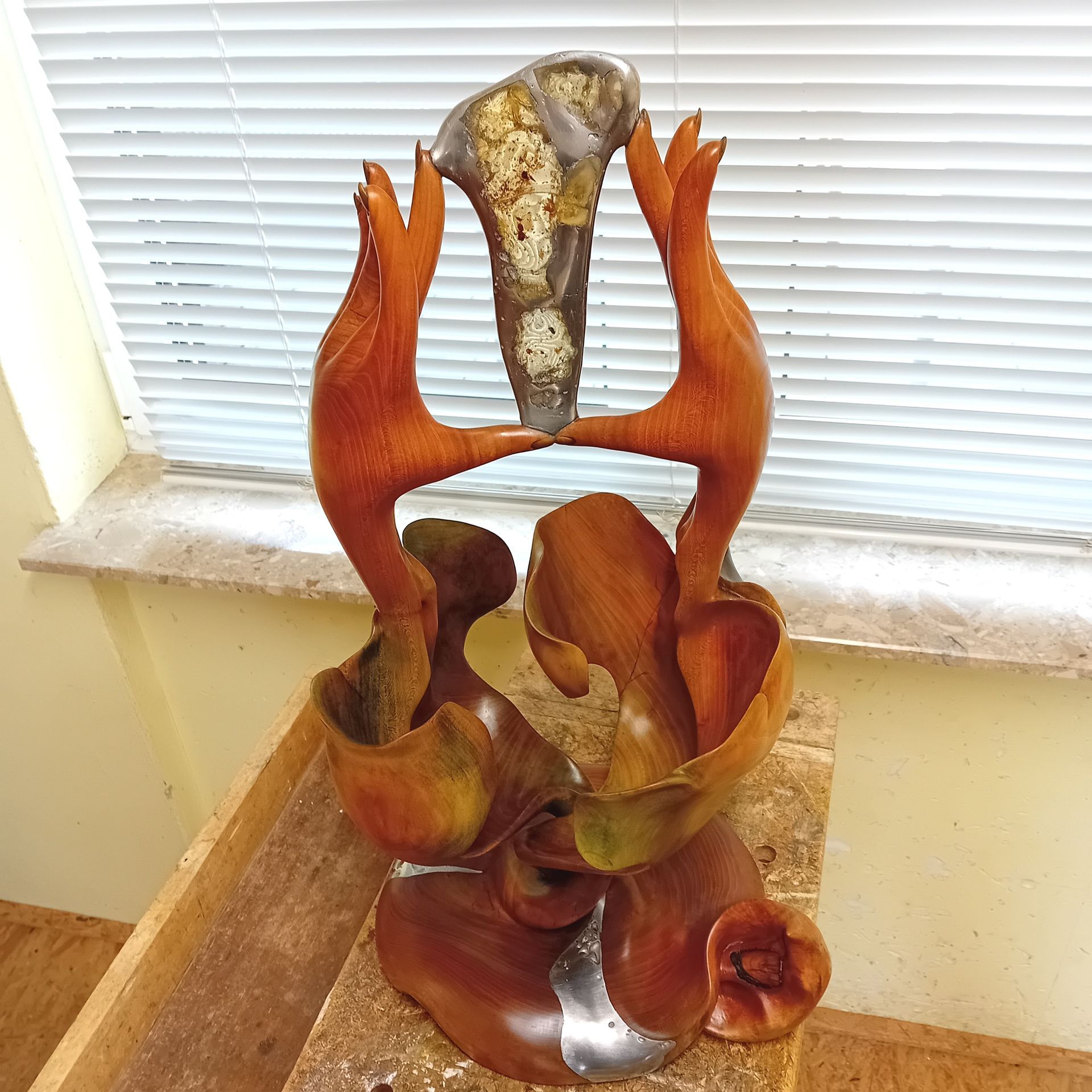 Holzskulptur Verantwortung 1 Holzbildhauer Ralph Hübschmann