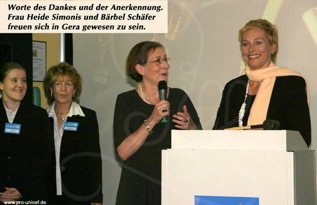 Bärbel Schäfer und Heide Simonis auf der unicef Gala im Dorint-Novo Hotel Gera 2006 Holzbildhauer Ralph Hübschmann