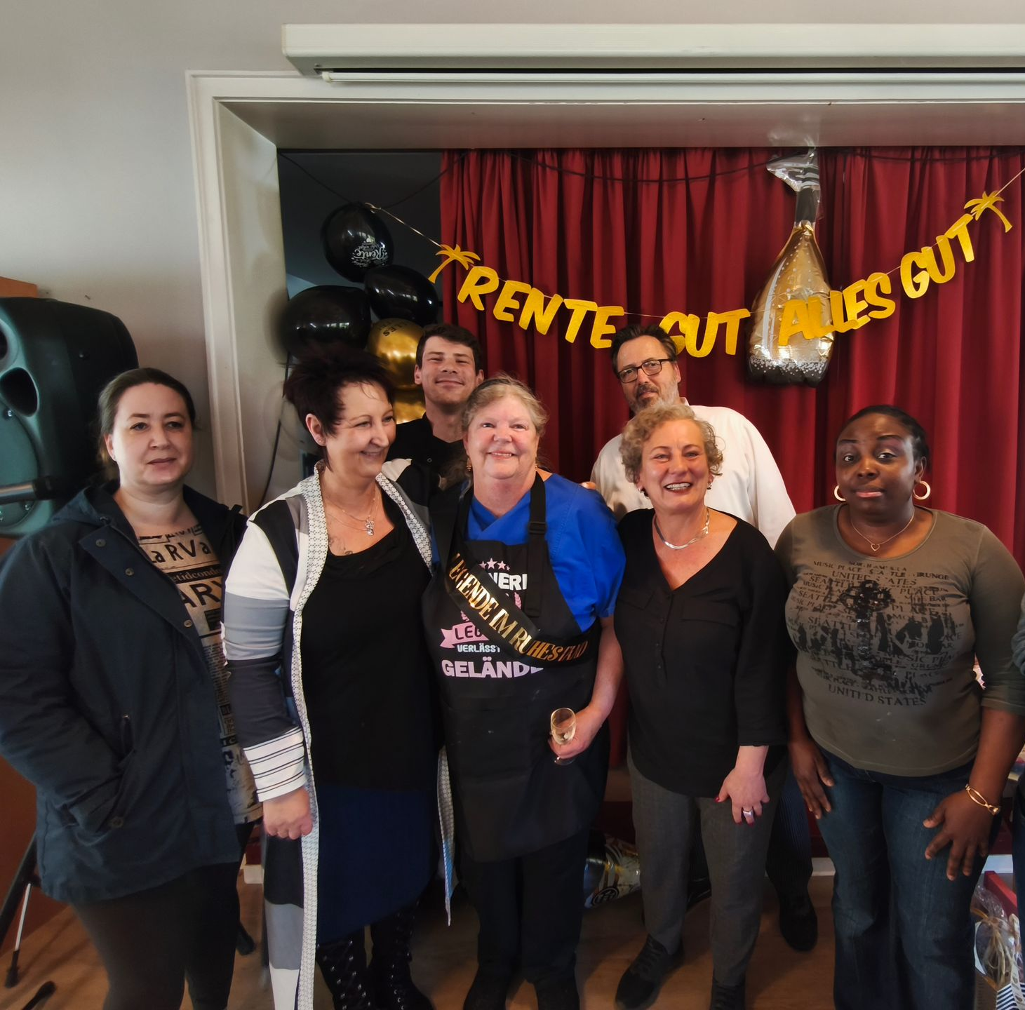 Mitarbeitende verabschieden Kollegin Marlis Birbenli im Lambertistift Oldenburg in den Ruhestand bei einer gemeinsamen Feier.