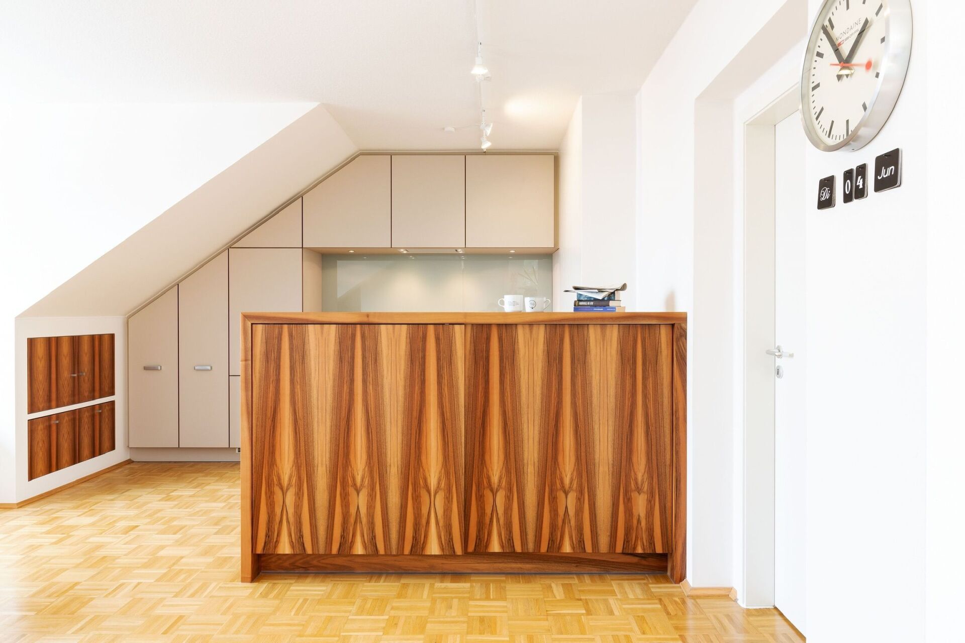 Schreinerküche unter Dachschräge