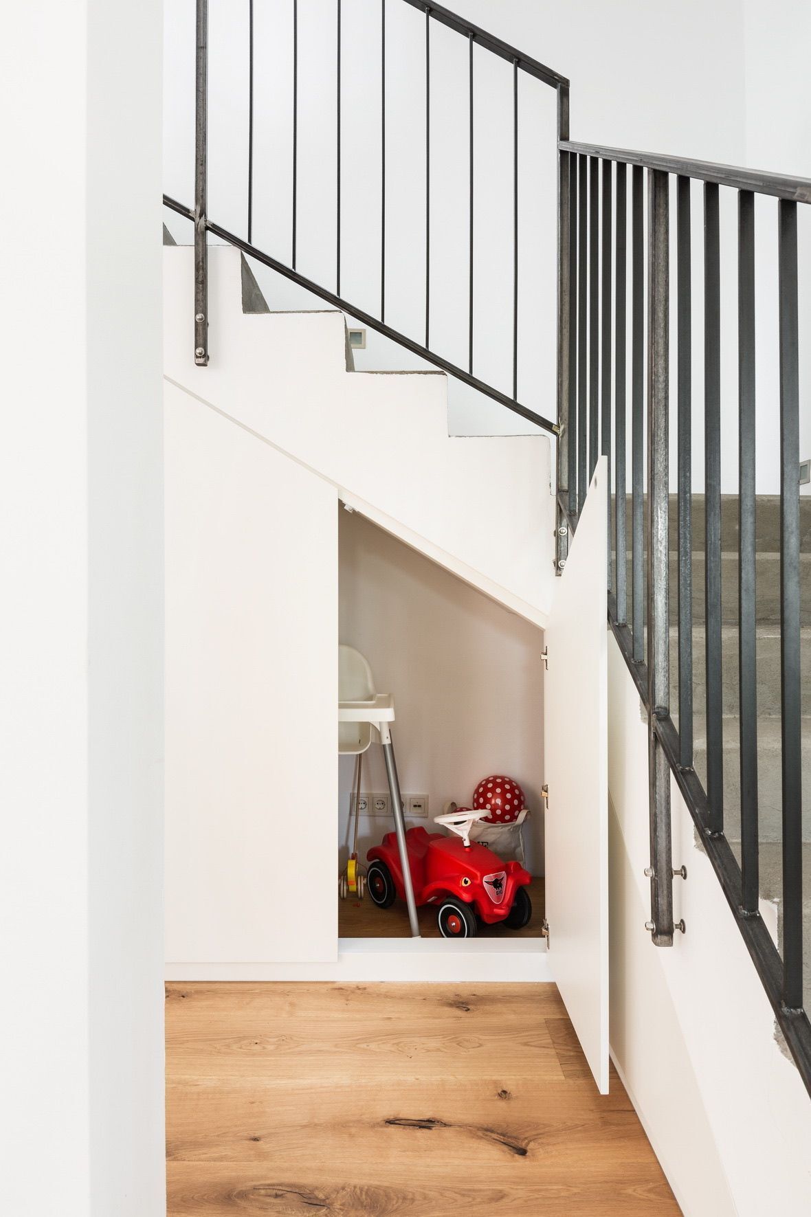 Stauraum unter Treppe Schreinerschrank