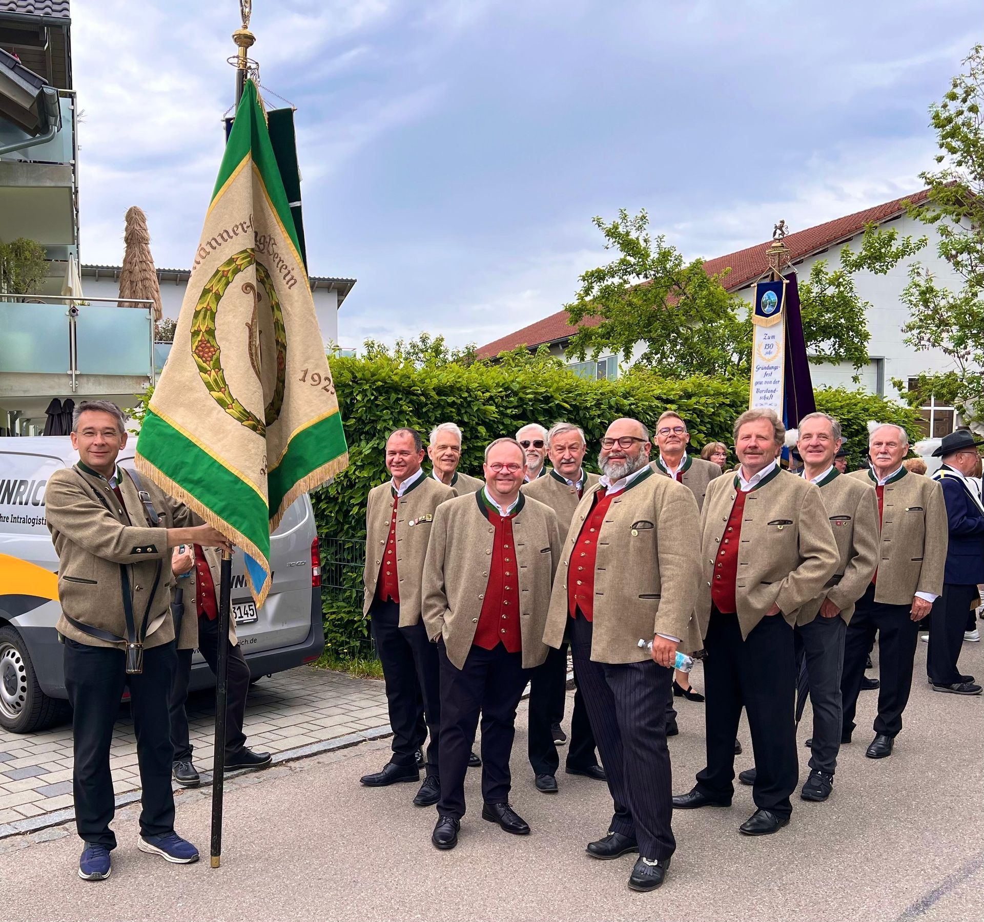 Stimmungsbild Schafkopfturnier 2025 Kartenspieler an verschiedenen Tischen