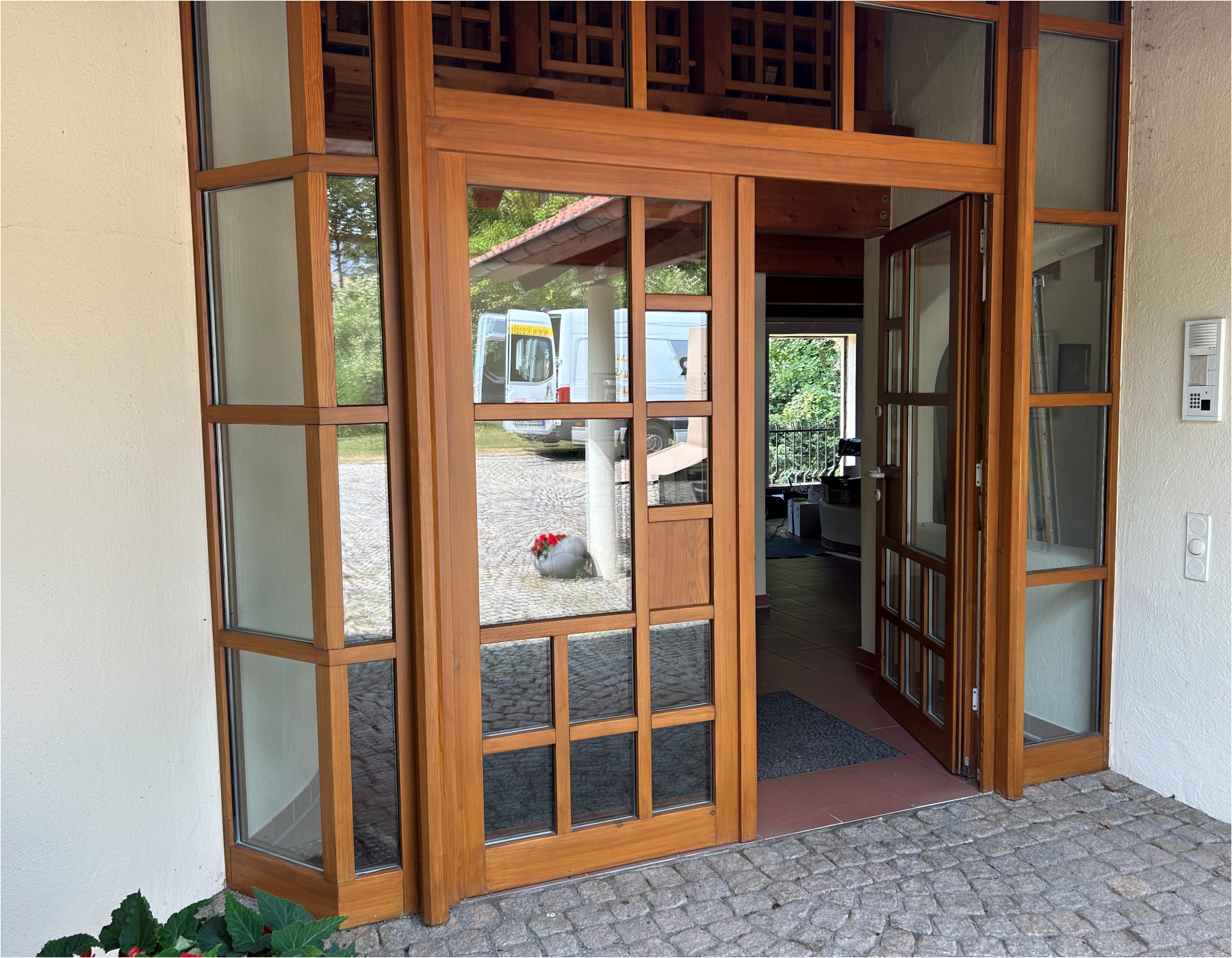 Holzhaustür_Montage_Rolladen_Kessler Holzhaustuer_Montage_Saarland_Rolladen_Kessler