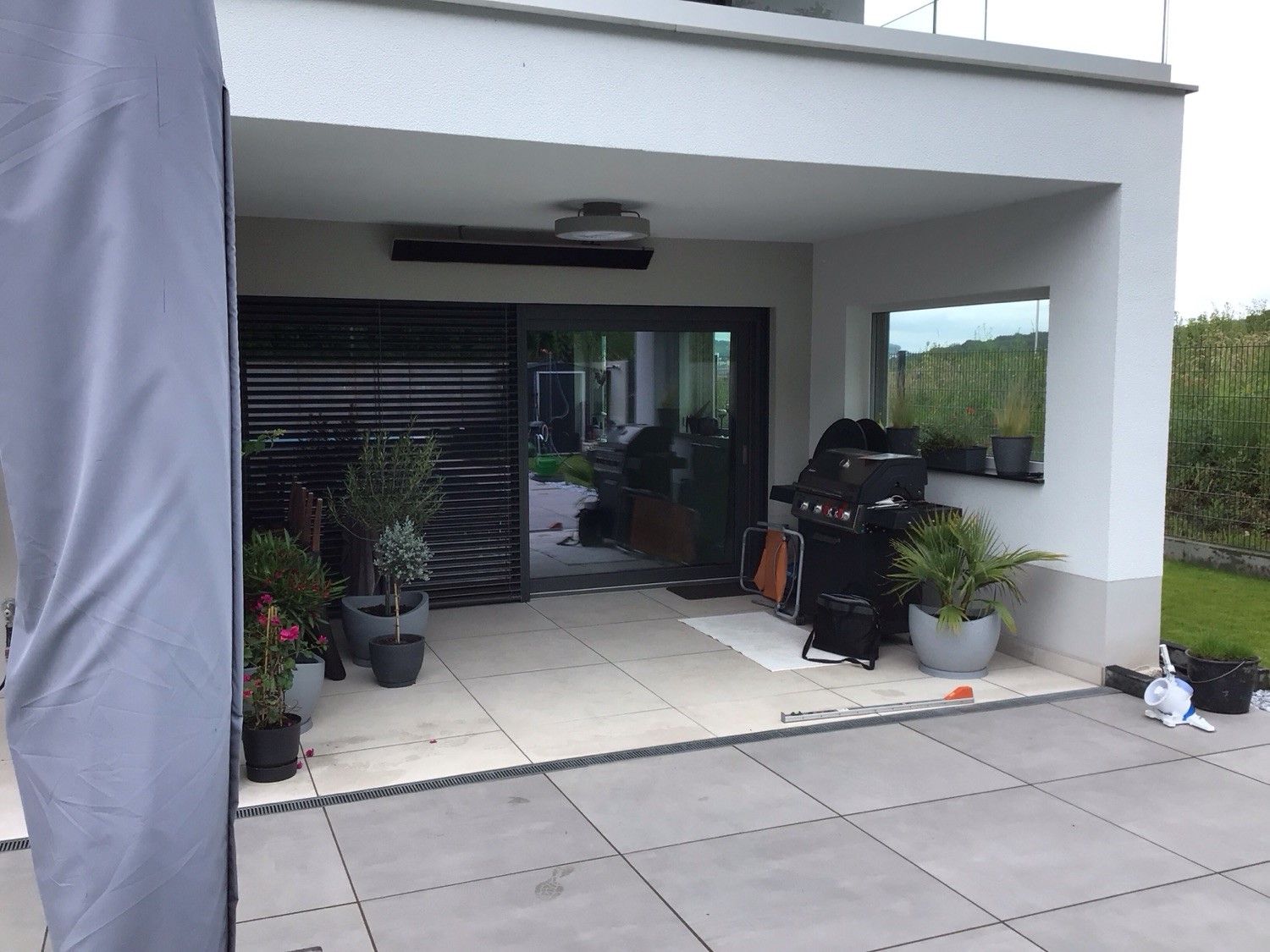 offene Terrasse Überdachte Terasse die nach vorne offen ist.
