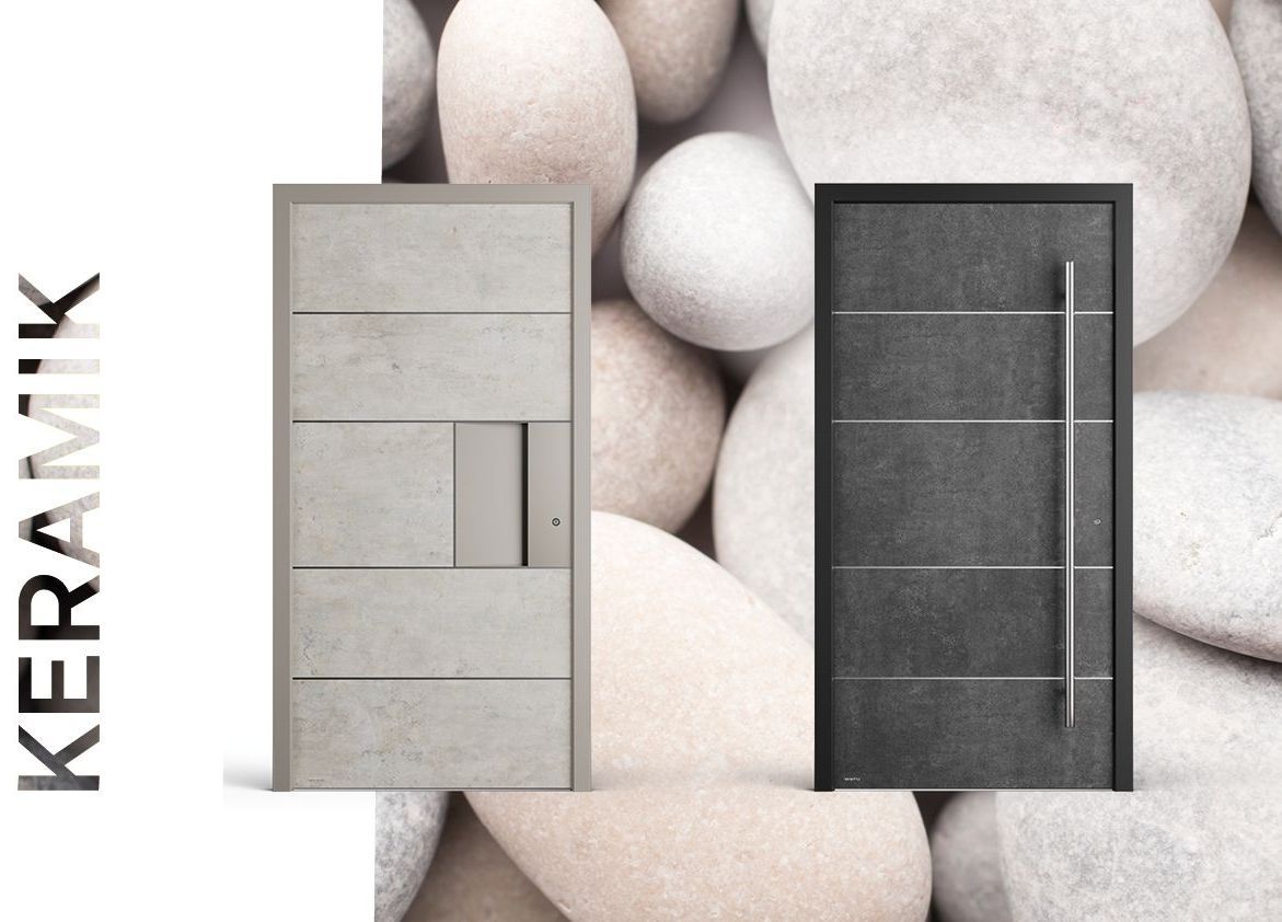 Zwei Türen mit Keramik am Flügel. Einmal ist die Applikation Beton Silk und einmal Iron grey dargestellt.