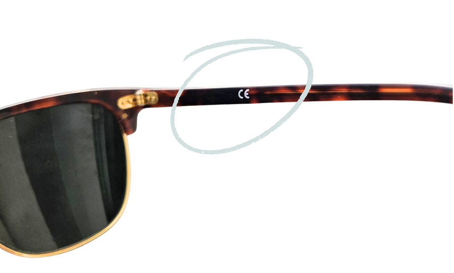 Innenseite einer Sonnenbrille, CE-Kennzeichnung für UV-Schutz ersichtlich