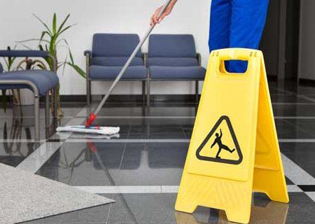 Das NSG -Team reinigt in privaten, gewerblichen und öffentlichen Gebäuden Oberflächen, um sie im Anschluss mit hochwertigem Schutzmaterialien zu versiegeln. In und um Hamburg herum, übernimmt NSG Dienstleistungs GmbH die umwelt- und kundengerechte Grundreinigung von Decken, Wänden und Fußböden (inkl. Parkett). Unsere Mitarbeiter entfernen in festgelegten und regelmäßigen Abständen stark haftende sowie grobe Verschmutzungen von Oberflächen und sorgen durch diese Intensivreinigung für ein perfektes und ansprechendes Aussehen des Gebäudeinventars. Wird die Grundreinigung durch eine regelmäßige Unterhaltsreinigung unterstützt, so werden sich die Intervalle zwischen den notwendigen Intensivreinigungen verlängern. NSG Dienstleistungs GmbH, Grundreinigung, Oberflächenschutz, Oberflächenversiegelung, Intensivreinigung, Intervallreinigung, Gebäudereinigung, Grundreinigung