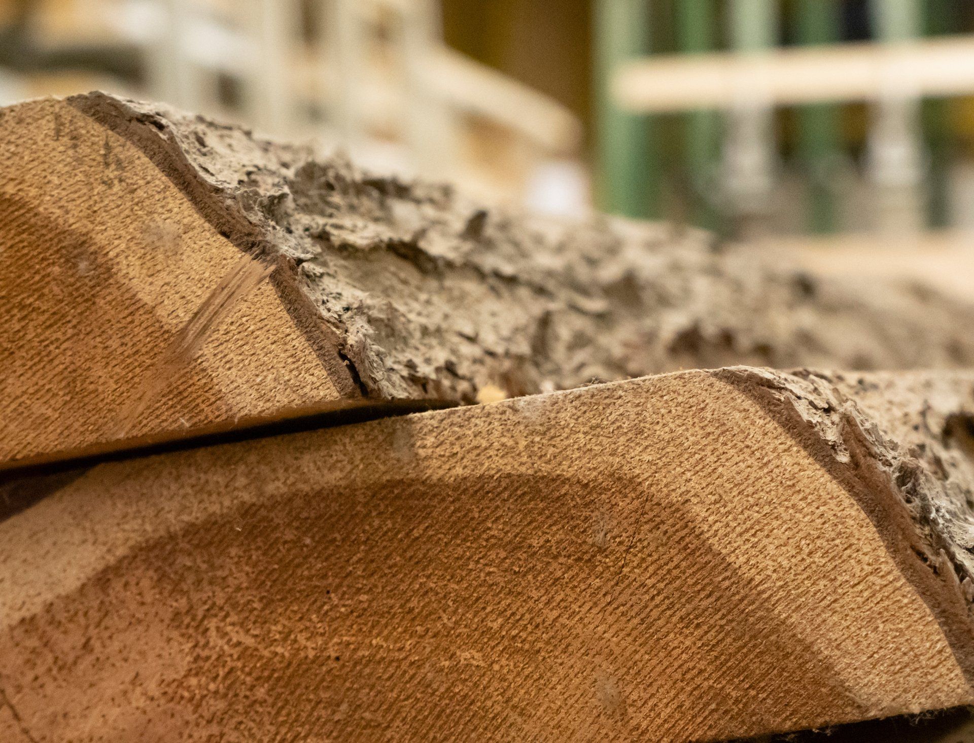 Vorbeitetes Holz zur Verarbeitung Grübbel Holz. Bau. Manufaktur. Rohholz
