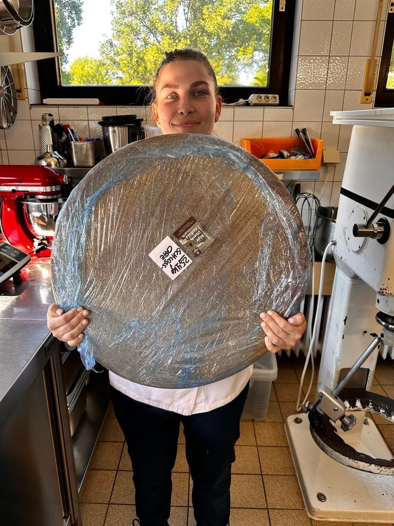 Riesiges Käselaib aus Vorarlberg im Schlosscafe – Cordon-bleu-Käse von der Oberdalmüls Alpe, 27 Kilo