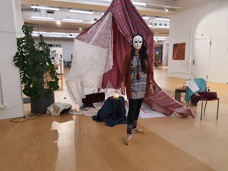 Farbenbad – Performance Farbenbad Veronika Nepple Performance