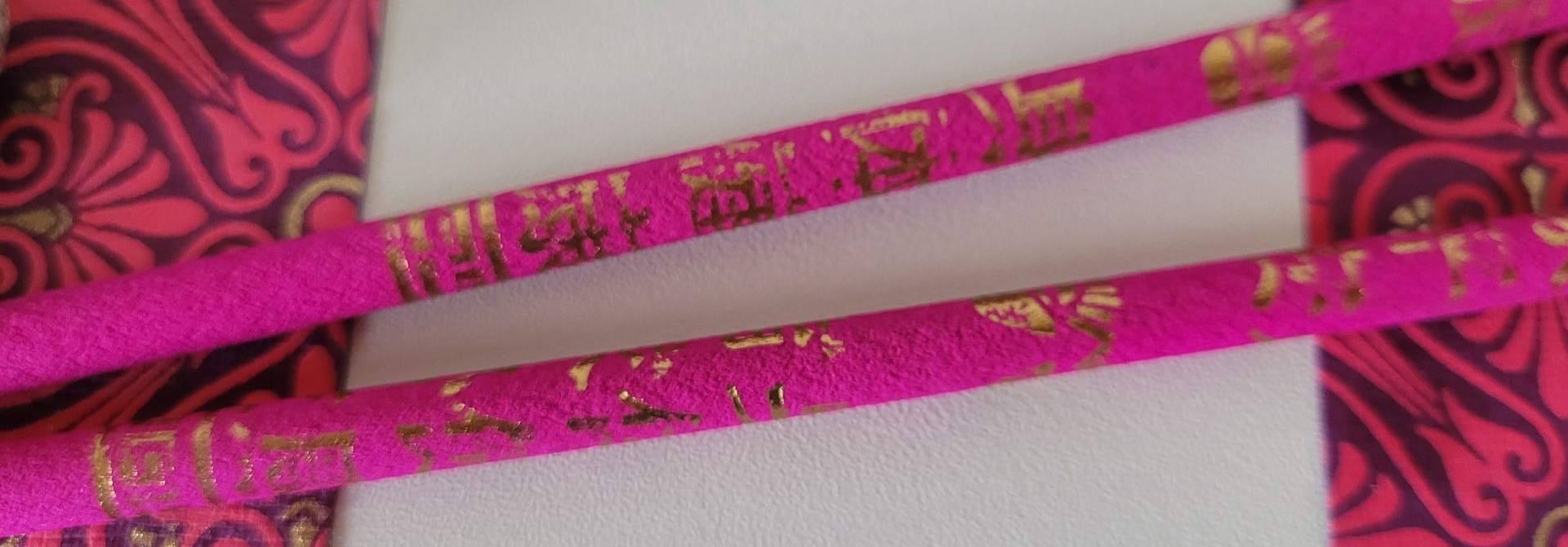 Entspannungsmassagen Köln Räucherstäbchen pink