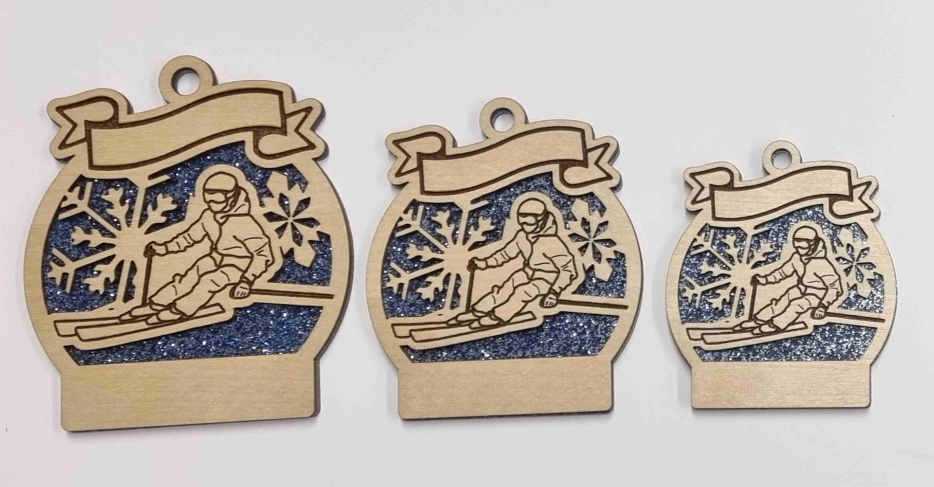 Skifahrermedaille aus Holz